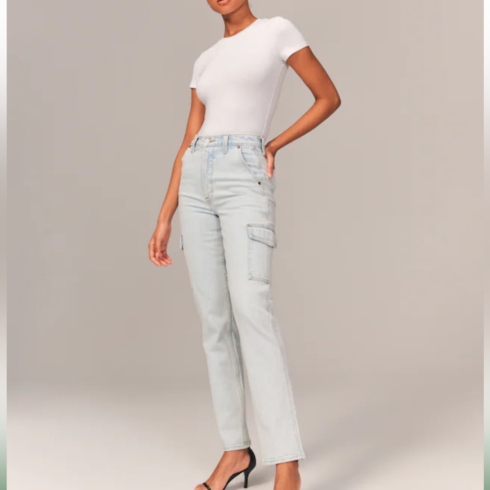 Abercombie ultra High Rise 90s straight jean